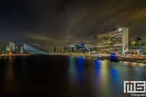 Het uitzicht over de Maas in Rotterdam met de Erasmusbrug en Willemswerf