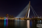 Te Koop | De Erasmusbrug en de Maas in Rotterdam tijdens de nachtelijke uren