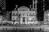 Te Koop | Het Schielandshuis achter de Coolsingel in Rotterdam in de avonduren in zwart/wit