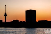 De zonsondergang met de Westerlaantoren en de Euromast in Rotterdam by Night