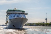 Het cruiseschip Explorer of the Seas in Rotterdam