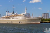 Het cruiseschip ss Rotterdam in Rotterdam Katendrecht