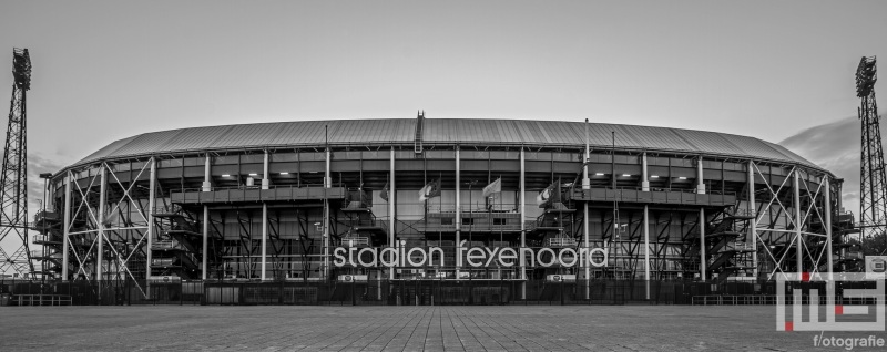 Te Koop | Het Feyenoord Stadion De Kuip in Rotterdam in zwart / wit
