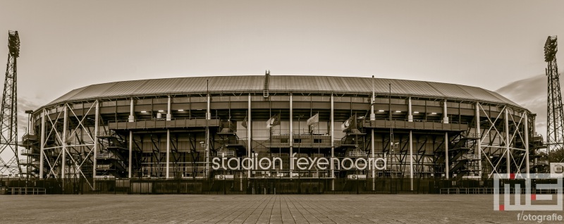 Te Koop | Het Feyenoord Stadion De Kuip in Rotterdam in sepia