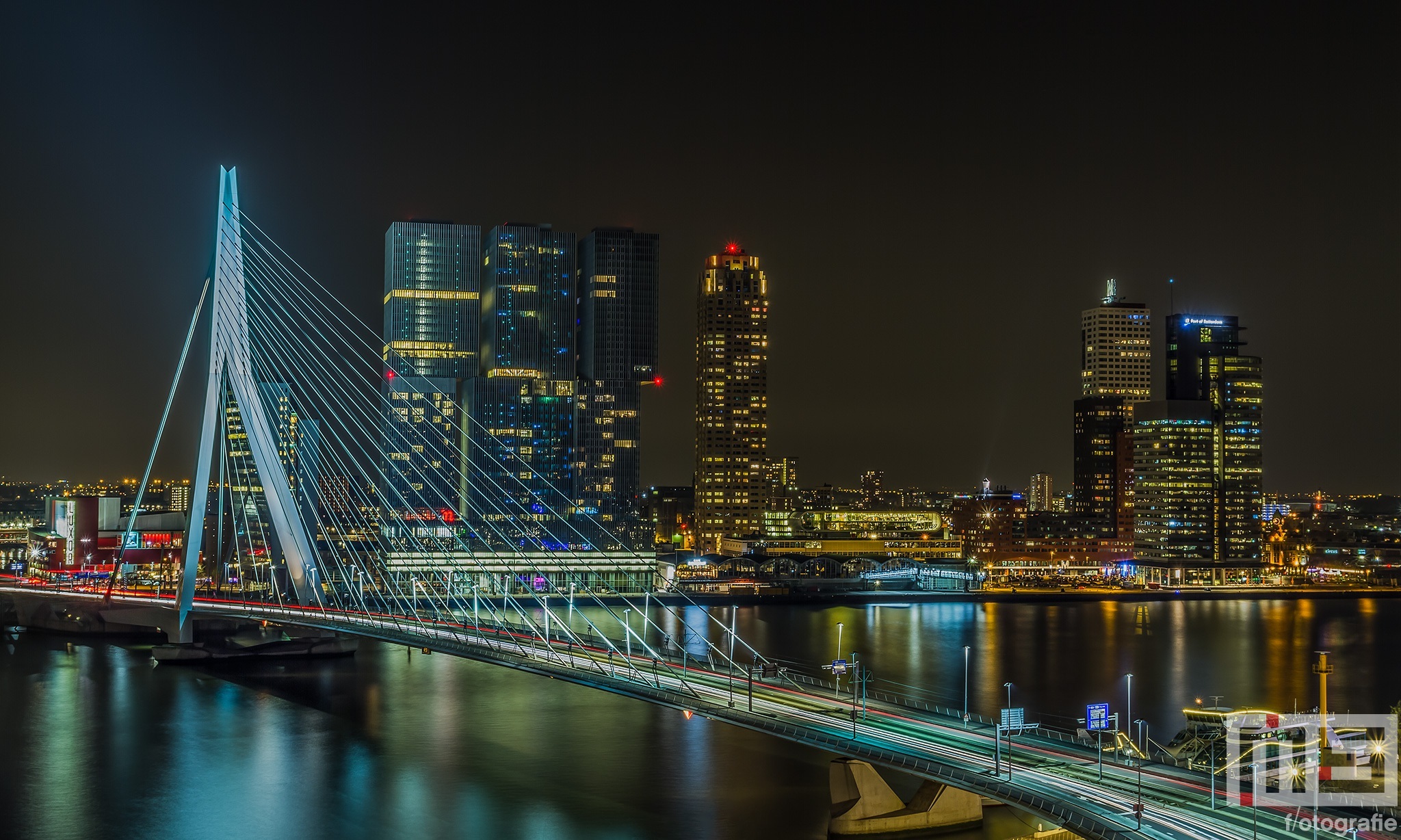 Te Koop | De skyline van Rotterdam met de Erasmusbrug