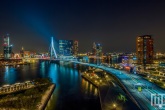 Te Koop | De skyline van Rotterdam met de Erasmusbrug in de nacht
