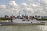 Het Hr. Ms. de Zeven Provinciën F802 in de haven van Rotterdam