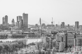 De skyline van Rotterdam met zicht op Feijenoord, De Maas en de Erasmusbrug