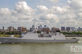 Het Hr. Ms. de Zeven Provinciën F802 in de haven van Rotterdam