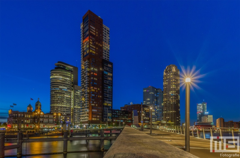 Te Koop | De Rijnhavenbrug tussen de Wilhelminapier en Katendrecht in Rotterdam by Night