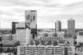 De Delftse Poort in Rotterdam met de Marathon Rotterdam lopers