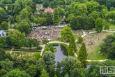 De bezoekers van een evenement in Het Park in Rotterdam