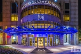 Het Manhattan Hotel in de binnenstad van Rotterdam by Night