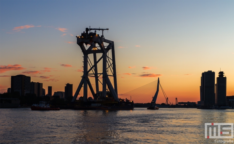 Het Hefschip Svanen van Van Oord in de Haven van Rotterdam