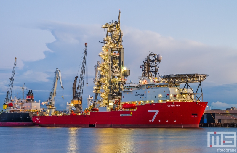 Te Koop | Het offshore schip Seven Rio van Subsea7 in de Waalhaven in Rotterdam