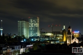 De skyline van Rotterdam met het Erasmus MC met lichttekst Zie Mij