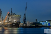 Het offshore schip van Allseas genaamd Lorelay bij Broekman Logistics in de Waalhaven in Rotterdam
