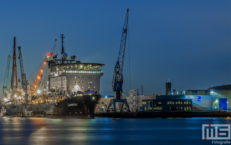 Het offshore schip van Allseas genaamd Lorelay bij Broekman Logistics in de Waalhaven in Rotterdam