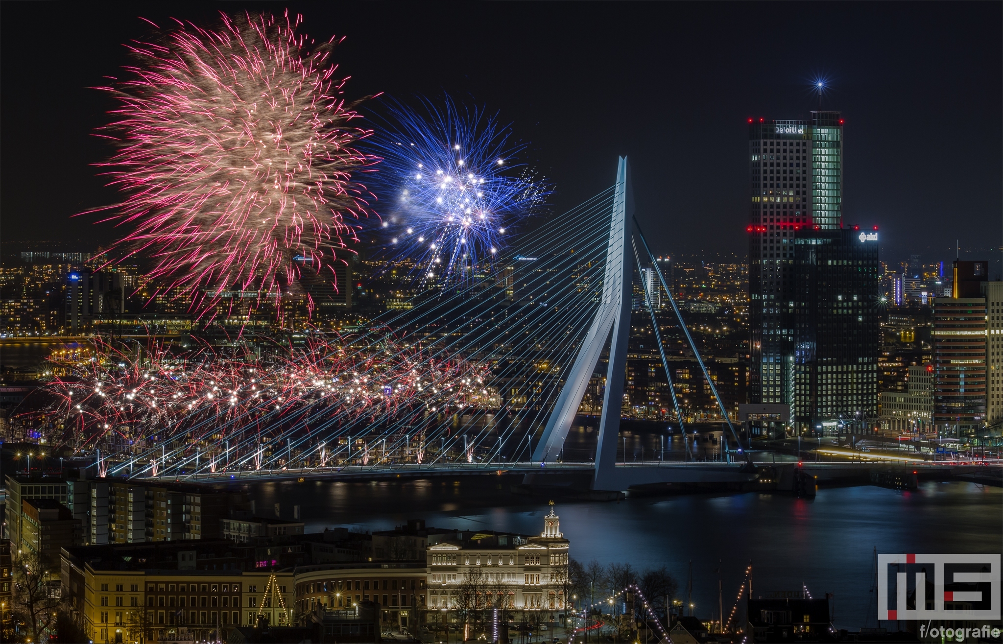 Te Koop | Het Nationale Vuurwerk in Rotterdam by Night