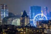 Het Reuzenrad The View en de Markthal en Potlood in Rotterdam Centrum