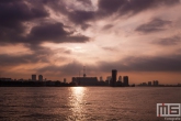 De zonsopkomst in Rotterdam met de Euromast