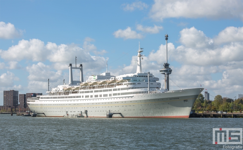 Te Koop | Het cruiseschip ss Rotterdam in Rotterdam Katendrecht