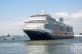 Te Koop | Het cruiseschip Ms Koningsdam in de Waalhaven in Rotterdam