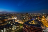 De skyline van Rotterdam by Night tijdens het blauwe uurtje