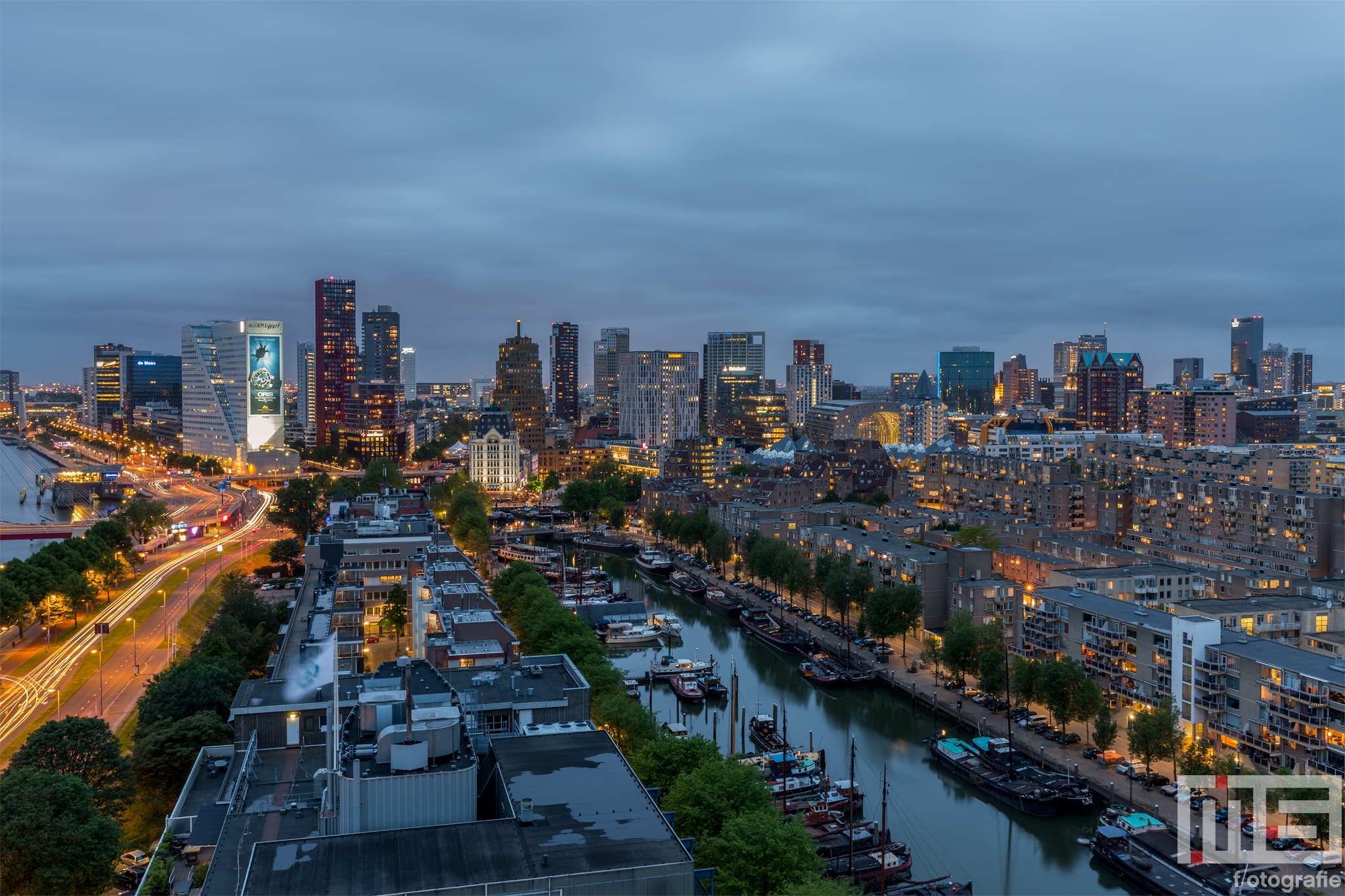 Te Koop | De skyline van Rotterdam tijdens de zonsondergang