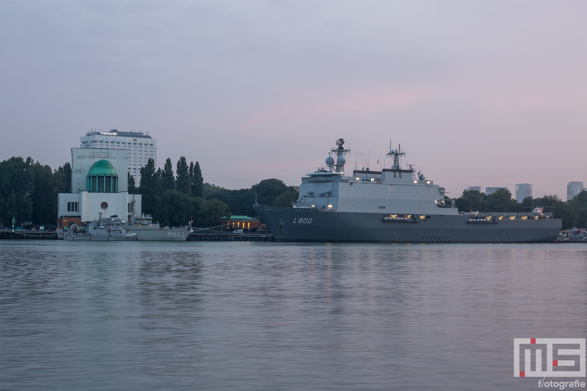 Te Koop | Het marineschip Zr.Ms. Rotterdam L800 tijdens de Wereldhavendagen in Rotterdam