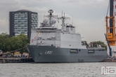 Het marineschip Zr.Ms. Rotterdam L800 tijdens de Wereldhavendagen in Rotterdam