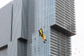 De SAR Helicoper tijdens een demo op de Wereldhavendagen in Rotterdam