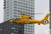 De SAR Helicoper tijdens een demo op de Wereldhavendagen in Rotterdam
