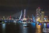 Te Koop | De botenparade van het avondprogramma van de Wereldhavendagen in Rotterdam in zwart/wit