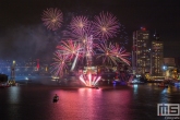 Te Koop | De vuurwerkshow van het avondprogramma van de Wereldhavendagen in Rotterdam in de kleur paars