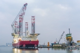 Te Koop | Het offshoreschip Scylla van Seajacks in de Waalhaven in Rotterdam