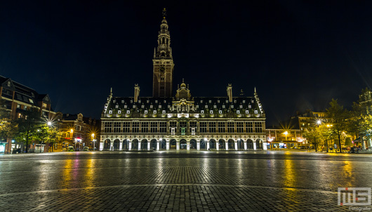 De Universiteitsbibliotheek van Leuven by Night | Cover Small