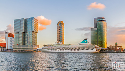 Het cruiseschip MS Artania in Rotterdam | Cover Small