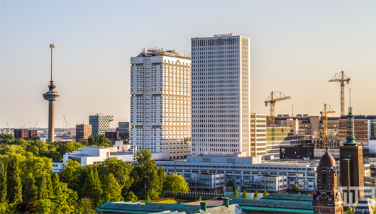 Het Erasmus MC in Rotterdam by Day | Cover Small