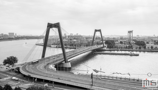 De Willemsbrug en De Hef in Rotterdam in zwart/wit | Cover Small