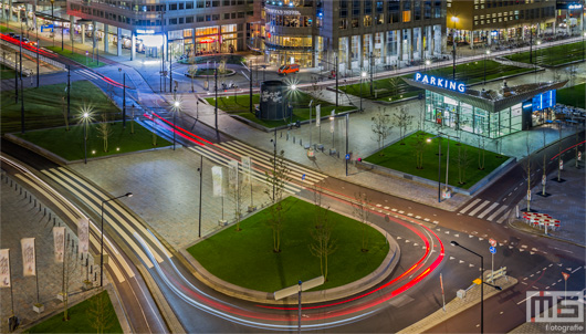 Het Stationsplein in Rotterdam by Night | Cover Small