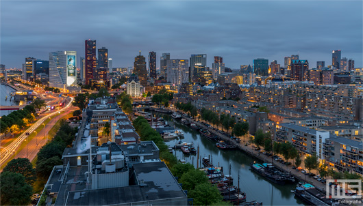 De skyline van Rotterdam tijdens zonsondergang | Cover Small