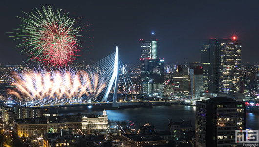 Gelukkig Nieuwjaar! Het Nationale Vuurwerk in Rotterdam tijdens Oud en Nieuw | Cover Small