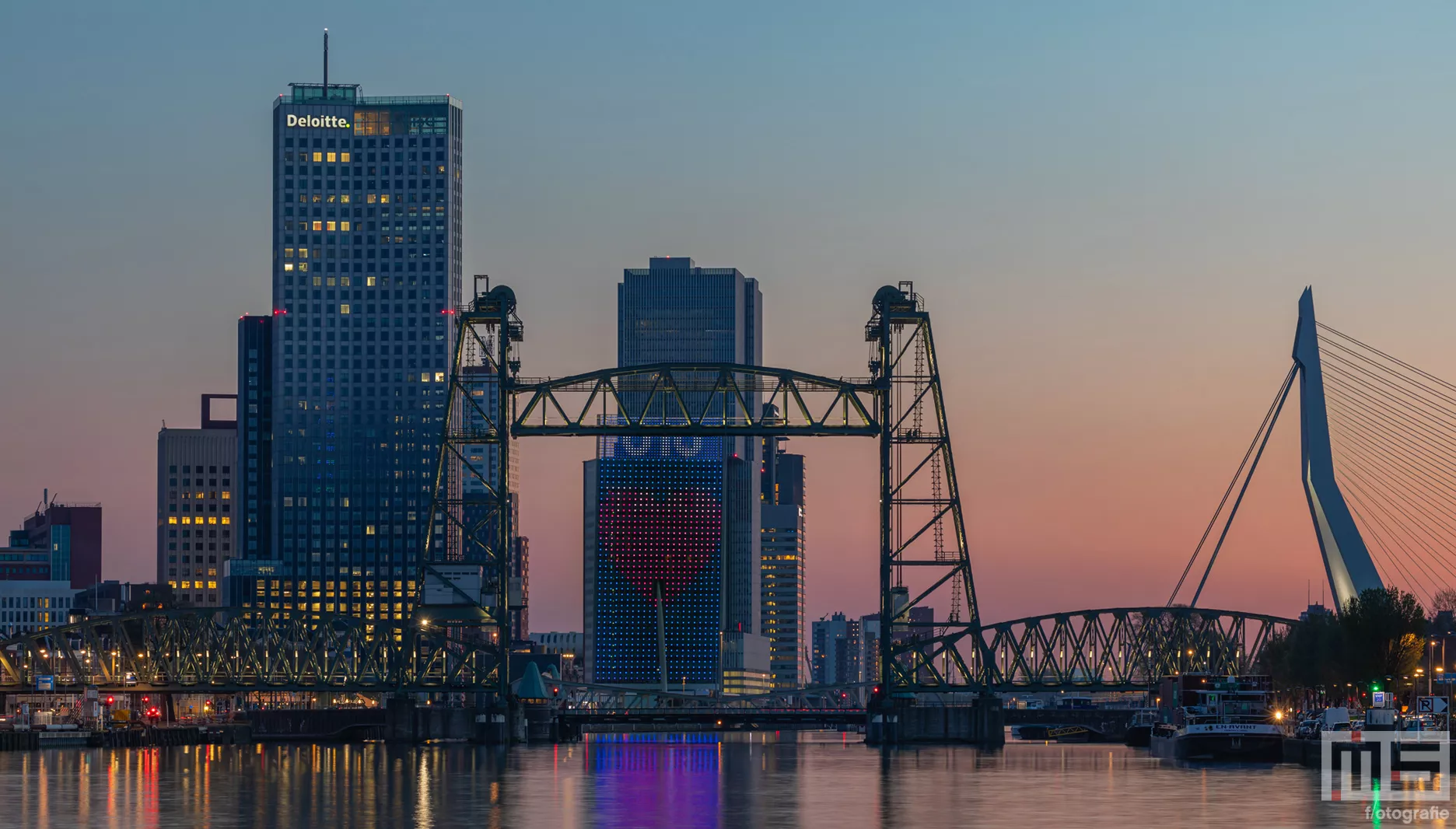 De Hef (Koningshavenbrug) in Rotterdam vanuit de 10 mooiste plekken | Cover